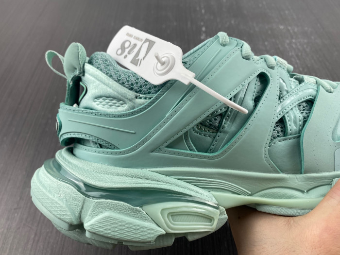 Ba*len*cia*ga track 3.0