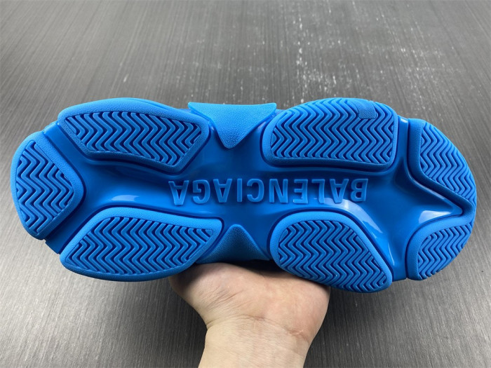 Ba*len*cia*ga triple s