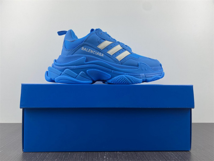 Ba*len*cia*ga triple s