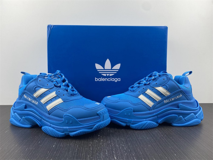 Ba*len*cia*ga triple s