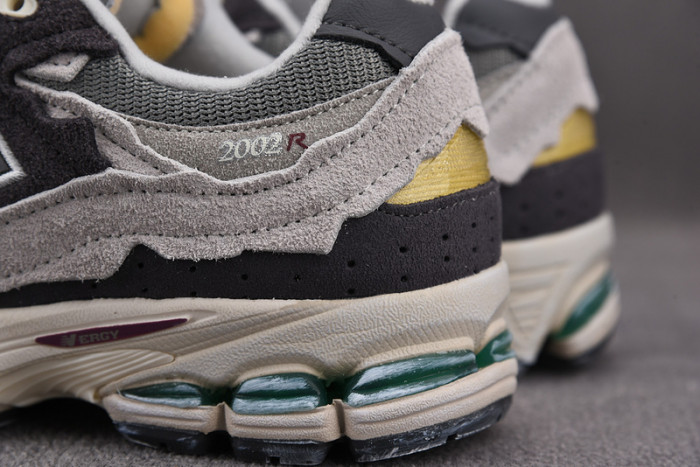 new balance 2002r“protection pack”-m2002rda