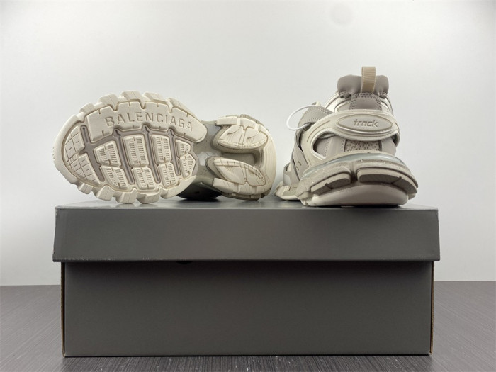 Ba*len*cia*ga track 3.0