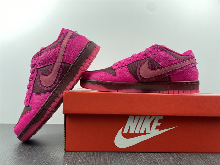 nike dunk low “valentine