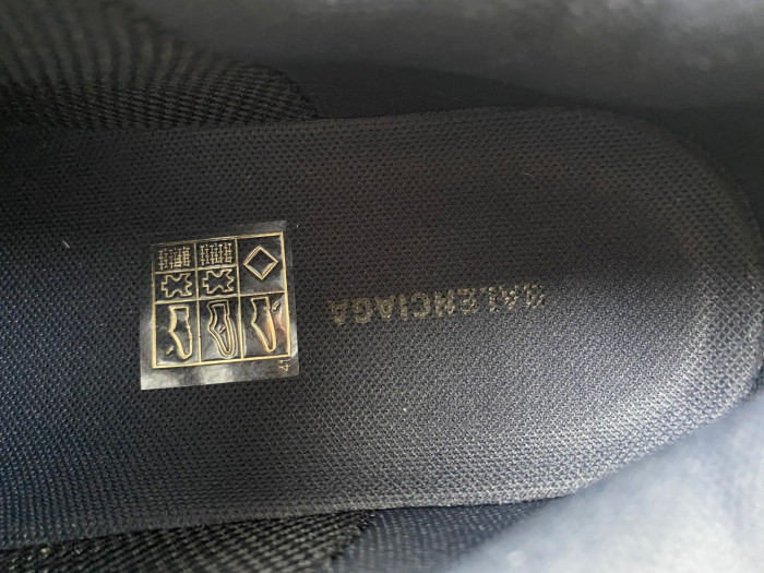 Ba*len*cia*ga triple s