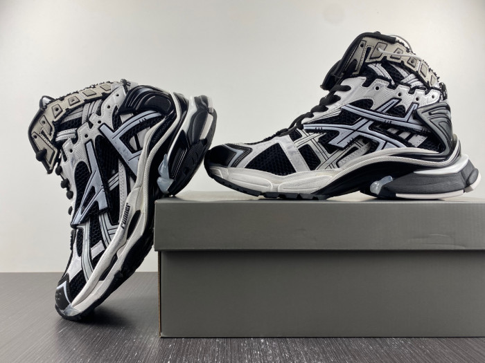 Ba*len*cia*ga -runner