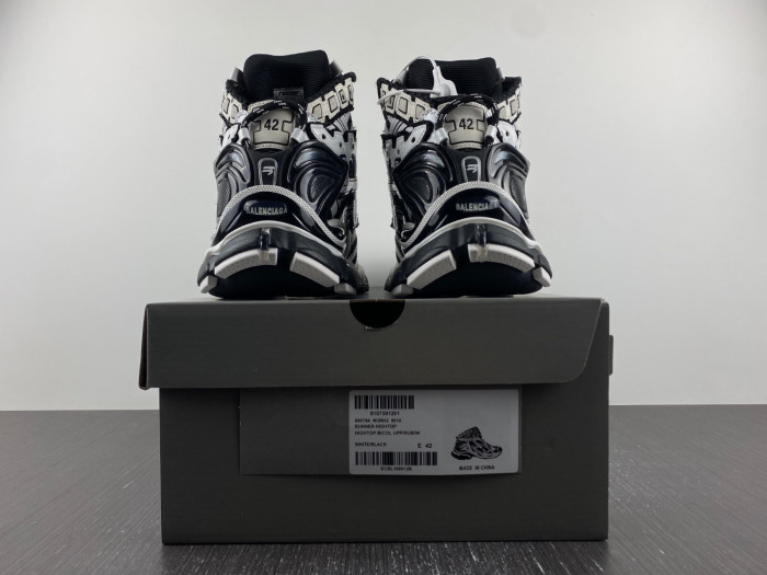 Ba*len*cia*ga -runner