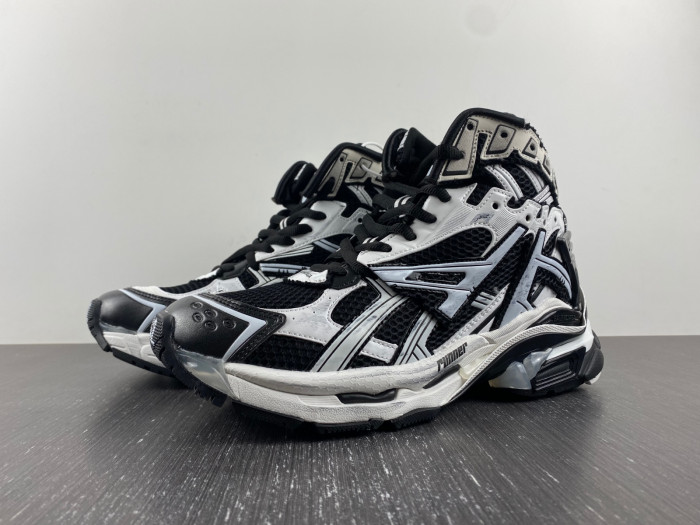 Ba*len*cia*ga -runner