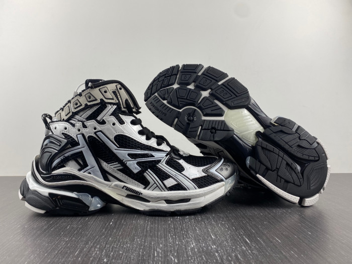 Ba*len*cia*ga -runner