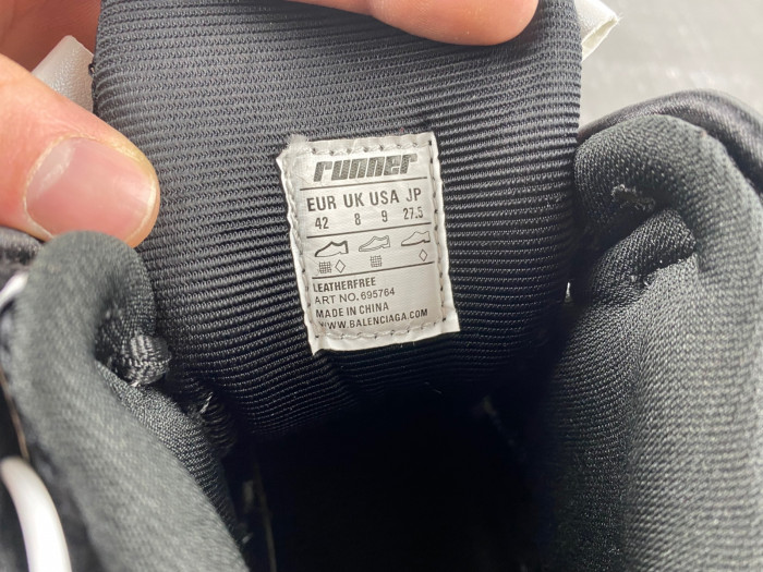 Ba*len*cia*ga -runner