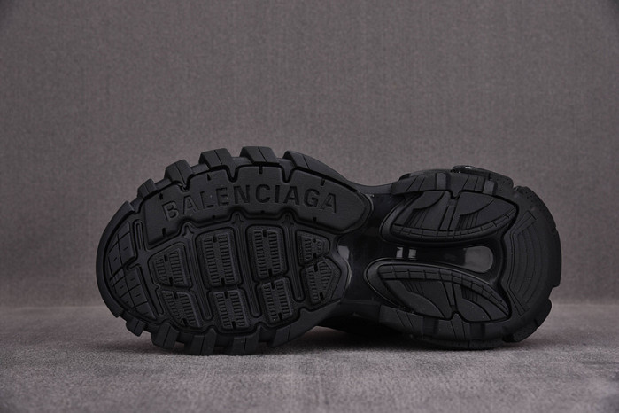 Ba*len*cia*ga track 3.0