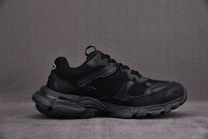 Ba*len*cia*ga track 3.0