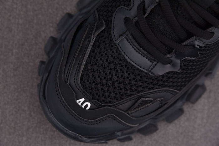 Ba*len*cia*ga track 3.0