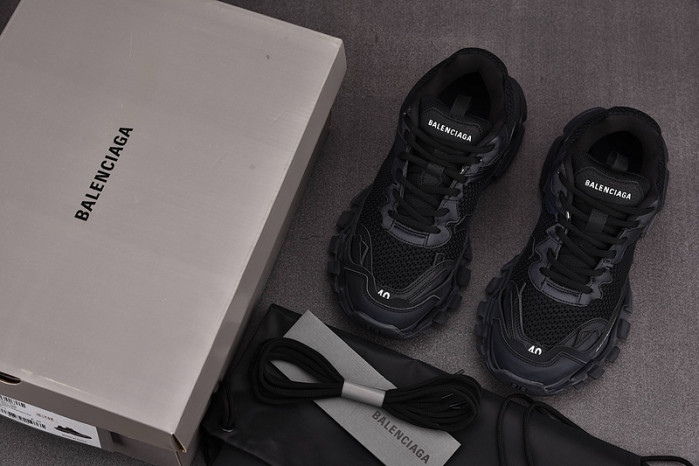 Ba*len*cia*ga track 3.0