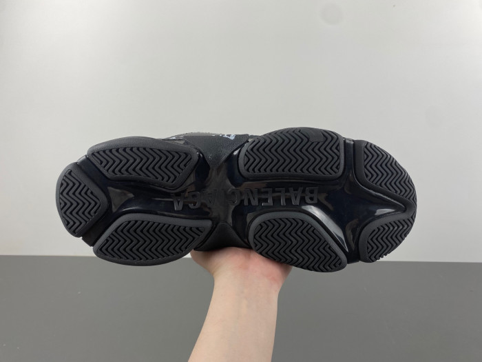 blcg sneaker triple.s.