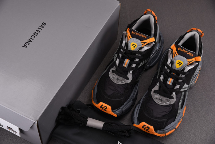 Ba*len*cia*ga -runner