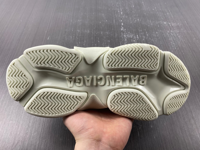 Ba*len*cia*ga triple s