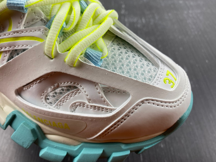 Ba*len*cia*ga track 3.0