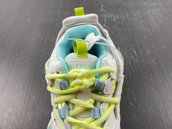 Ba*len*cia*ga track 3.0