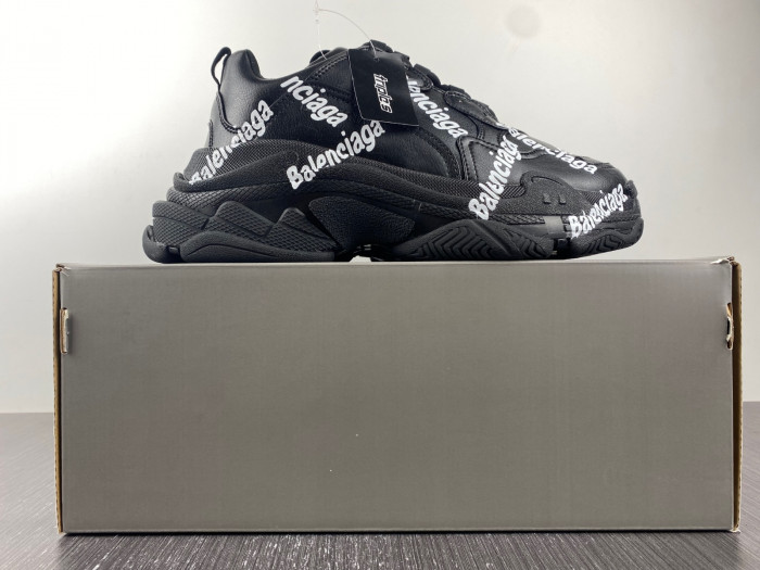 Ba*len*cia*ga triple s