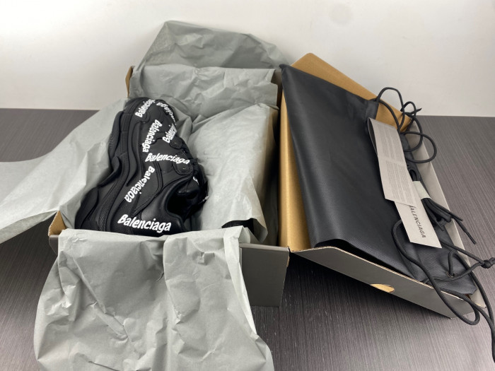 Ba*len*cia*ga triple s