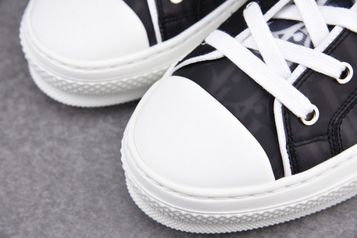 d10r b23 oblique low top sneaker