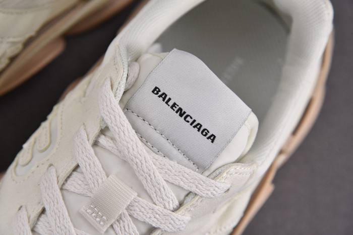 Ba*len*cia*ga triple s