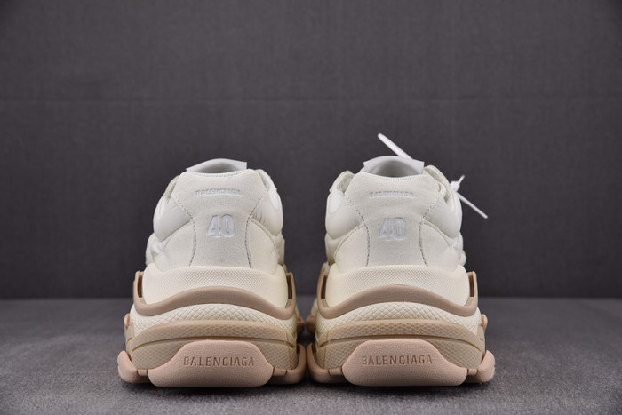 Ba*len*cia*ga triple s