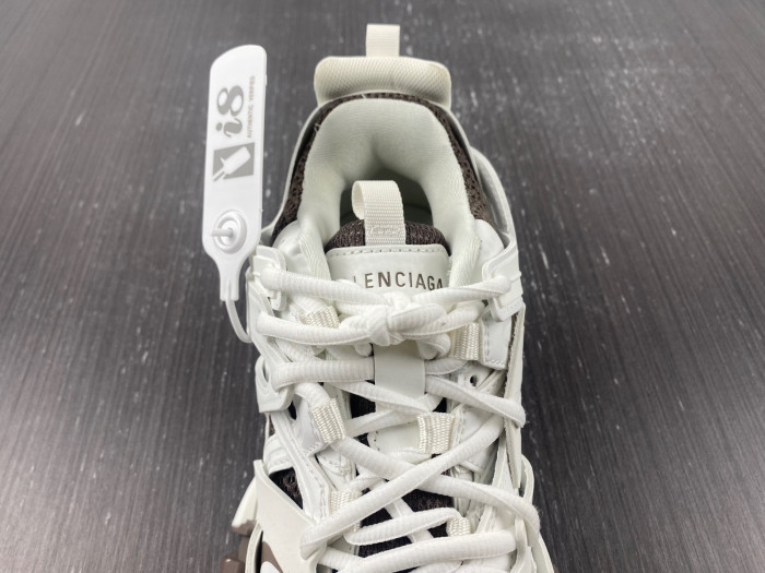 Ba*len*cia*ga track 3.0