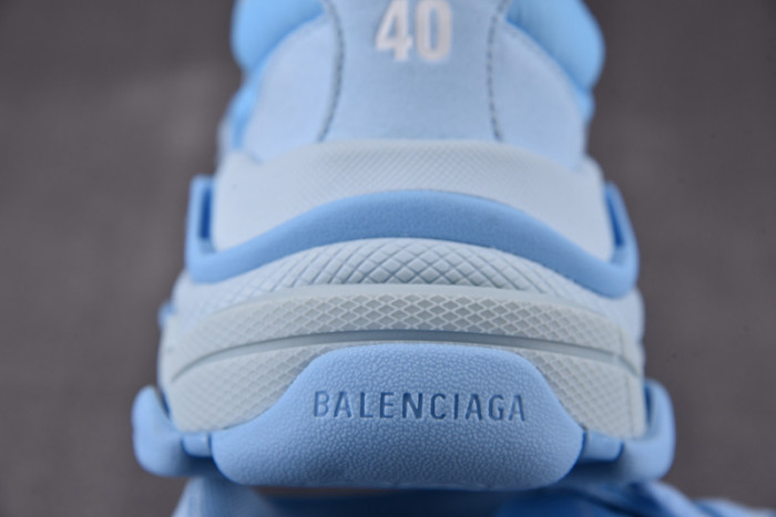 Ba*len*cia*ga triple s