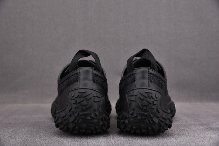 d10r b28  oblique low top sneaker