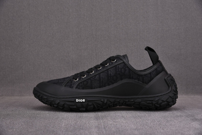 d10r b28  oblique low top sneaker