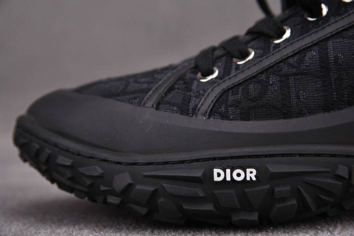 d10r b28  oblique low top sneaker