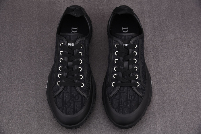 d10r b28  oblique low top sneaker