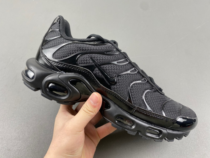 nike air max plus triple black men