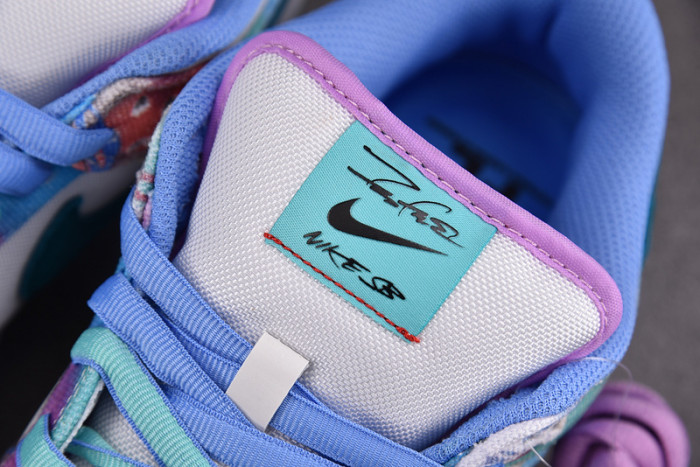 futura laboratories x nike sb dunk low hf6061-400