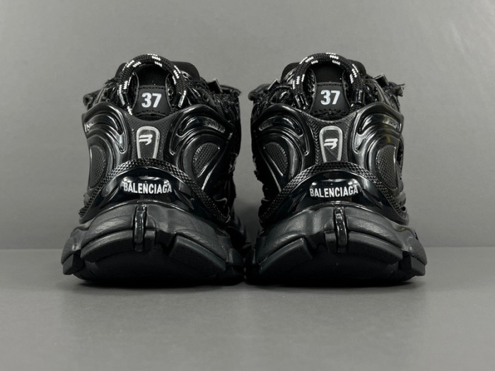 Ba*len*cia*ga -runner