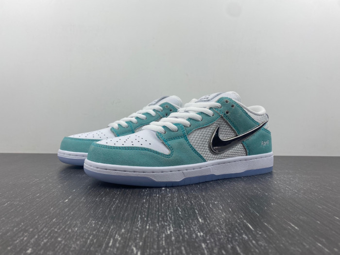 nike sb dunk low april skateboards fd2562-400