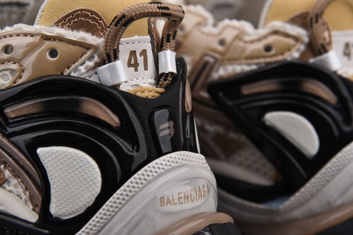 Ba*len*cia*ga -runner