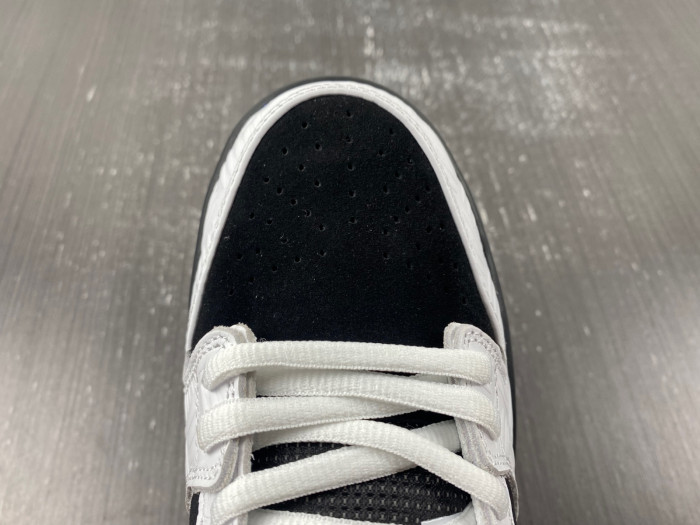 tightbooth x nike sb dunk low fd2629-100