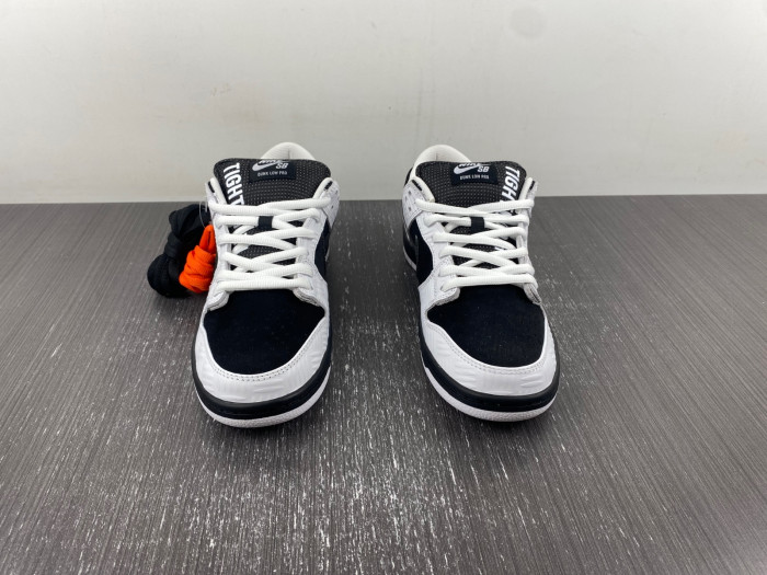 tightbooth x nike sb dunk low fd2629-100