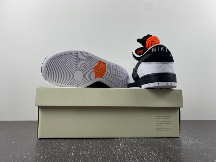 tightbooth x nike sb dunk low fd2629-100
