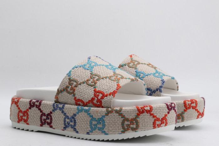 G*u*i slippers