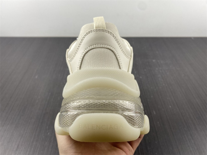 Ba*len*cia*ga triple s