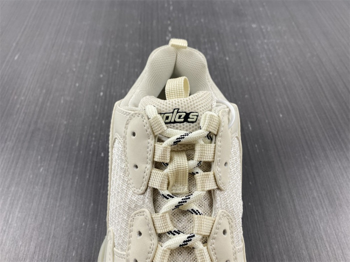 Ba*len*cia*ga triple s