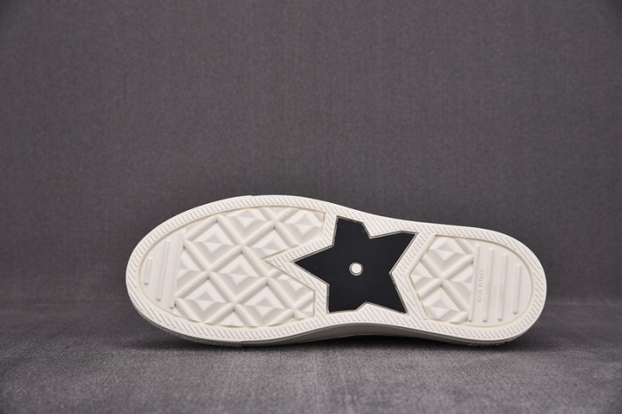 d10r b23 oblique low top sneaker