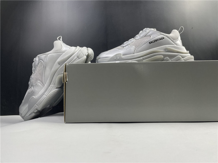 blcg sneaker triple.s.